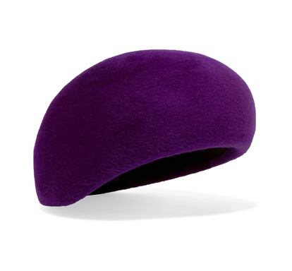 Boina rígida de Philip Treacy en lana color morado (511 euros)