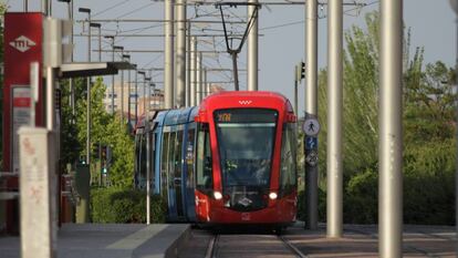 El Metro Ligero Oeste por Ciudad de la Imagen.