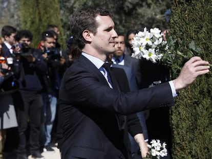 Pablo Casado, durante el homenaje a las victimas del 11-M en el parque del Retiro, en Madrid. 