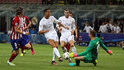 Cristiano Ronaldo falla un tiro a puerta.