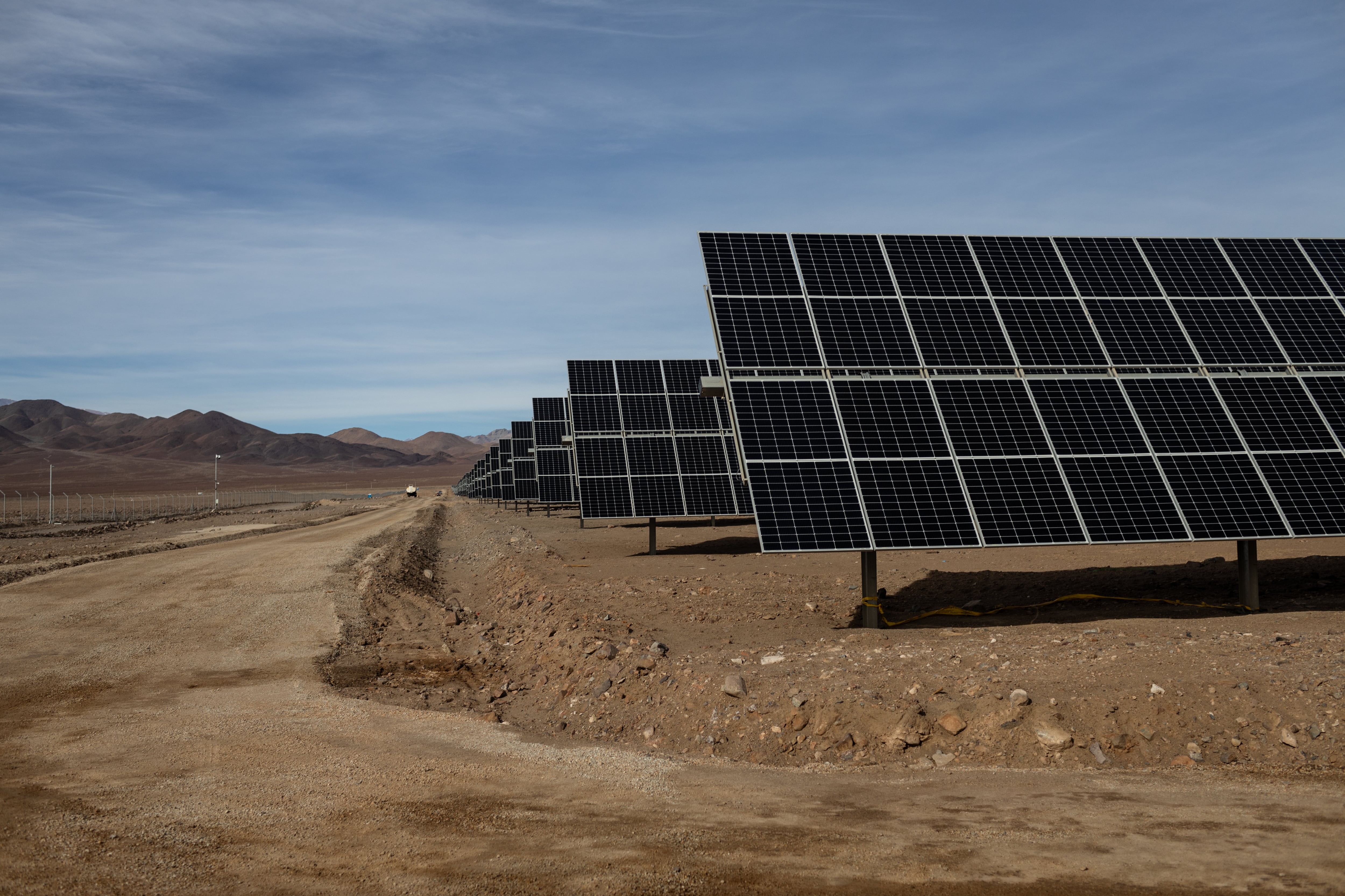 Paneles de la Planta Guanchoi, propiedad de ENEL Green Power Chile, en Copiapó.