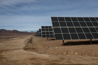 Paneles de la Planta Guanchoi, propiedad de ENEL Green Power Chile, en Copiapó.