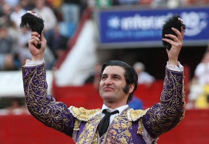 Morante de la Puebla corta dos orejas en la Monumental de México.