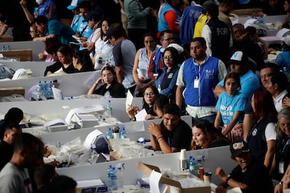 Escrutinio de votos en las elecciones en El Salvador, el pasado 12 de febrero.