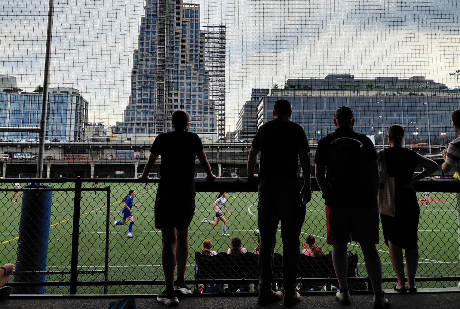 Ambiente en el campo de futbol Pier 40 Manhattan.