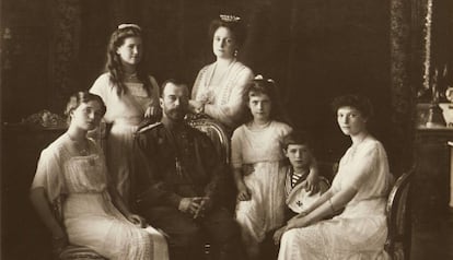 El zar Nicol&aacute;s II con familia en 1914.