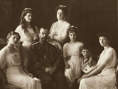 El zar Nicol&aacute;s II con familia en 1914.