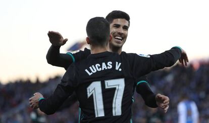Lucas y Asensio celebran el primer gol del Madrid.