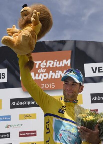 Nibali, celebra su liderato.