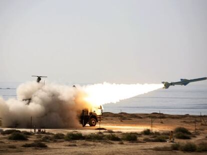 Lanzamiento de un misil iraní en unas maniobras navales en el estrecho de Ormuz, en enero pasado.