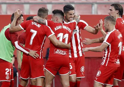 Los jugadores del Girona celebran este jueves el gol de Stuani ante el Almería en Montilivi.