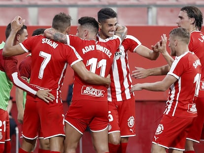 Los jugadores del Girona celebran este jueves el gol de Stuani ante el Almería en Montilivi.