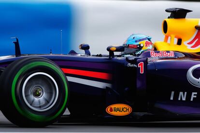 Sebastian Vettel conduciendo el nuevo RB10 en el circuito de Jerez.
