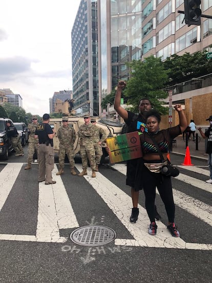 Dos de los manifestantes, este sábado en Washington.