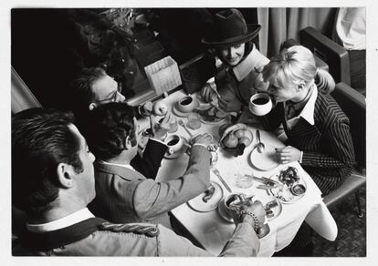 Desayuno en un tren francés Mistral, en 1972.