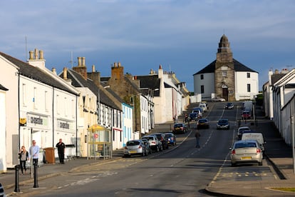 La iglesia circular de Bowmore, capital de Islay, en el archipiélago de las Hébridas Interiores, en Escocia.  