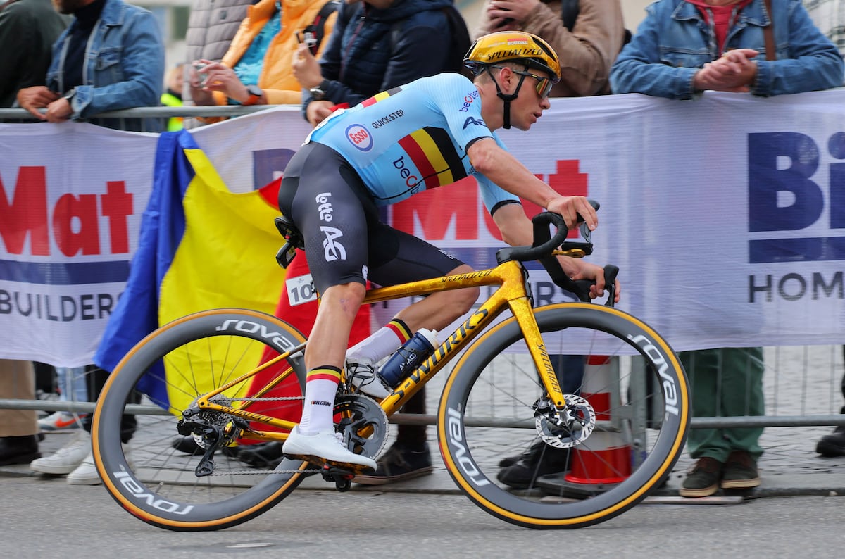 Evenepoel breaks his collarbone again after being hit by a car