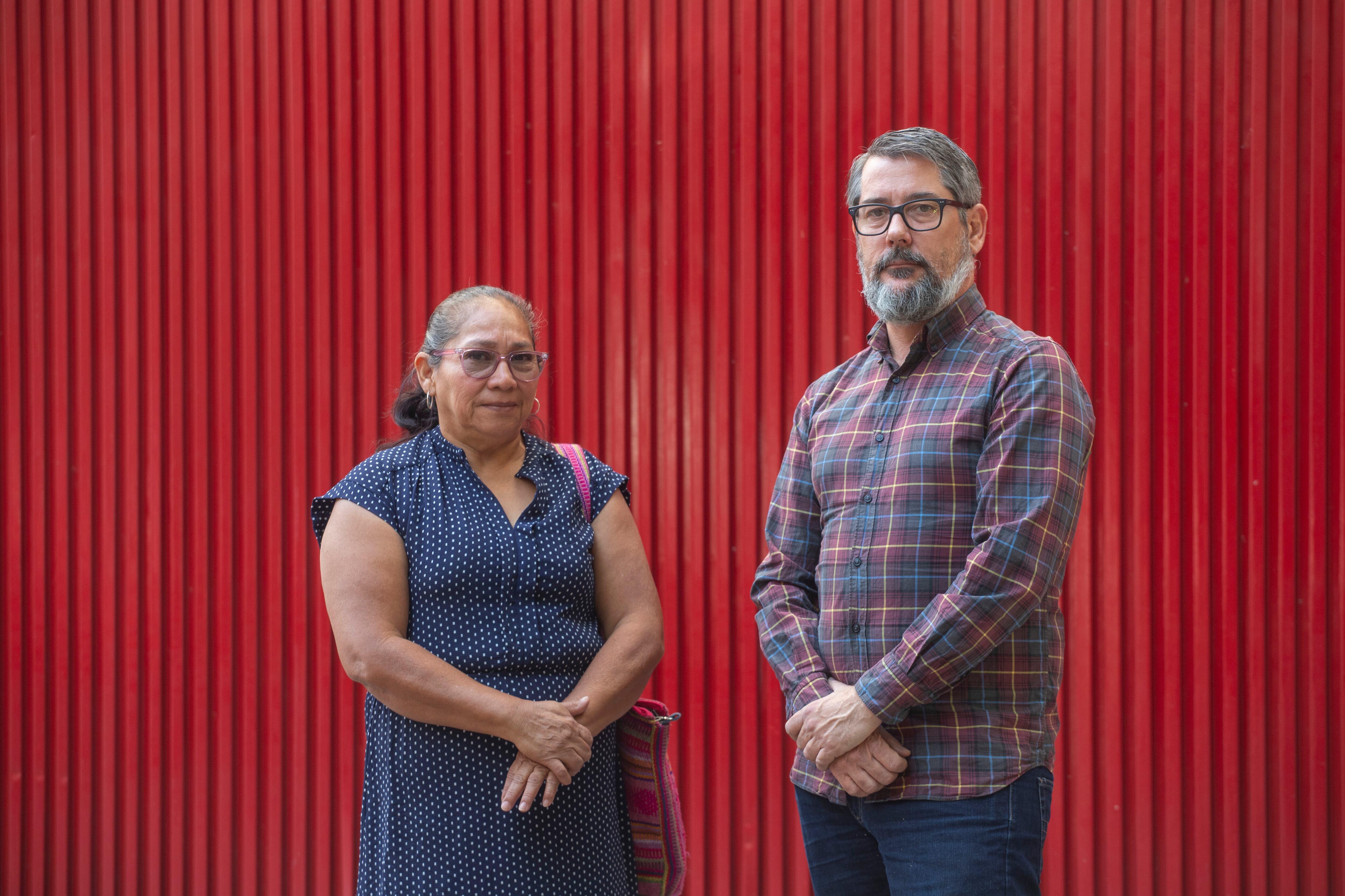 Mary Martínez, madre buscadora y Ludovic Bonleux, director del documental Toshkua, en Ciudad de México, el 5 de marzo de 2024.