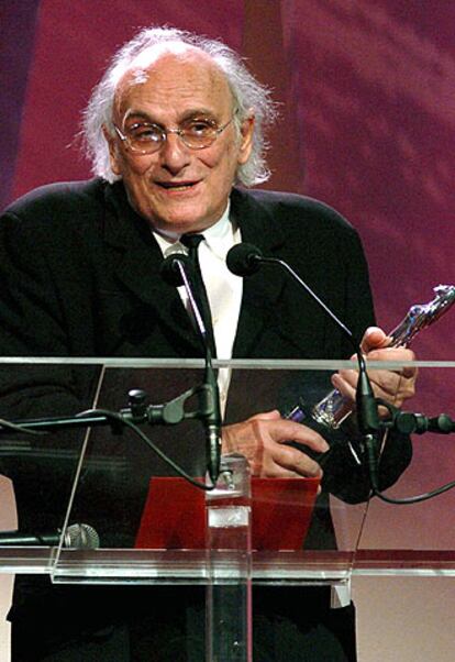 Carlos Saura fue homenajeado por el conjunto de su cinematografía.  El público recibió al cineasta puesto en pie y él habló de la necesidad de "comunicación" en Europa para ver las películas que se hacen en los otros países del Viejo Continente. "Espero que este no sea un premio fin de carrera porque quiero seguir trabajando".