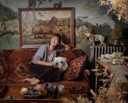 Jane Birkin in her Paris apartment in 2001.