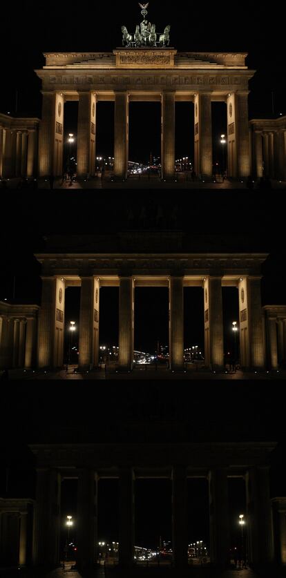 La puerta de Brandenburgo (Berl&iacute;n) durante la hora del Planeta. 