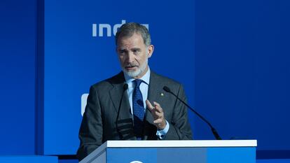 El rey Felipe VI interviene durante la entrega del premio Cercle d’Economia a la Construcción Europea 2024, en el Palacio de Congressos de Catalunya, este jueves.