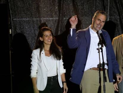 El secretario general de Vox, Javier Ortega Smith, valora los resultados electorales en la madrile&ntilde;a plaza Margaret Thatcher.