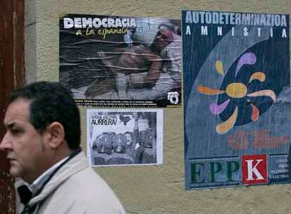 Carteles de apoyo al etarra De Juana Chaos en las calles de San Sebastián.