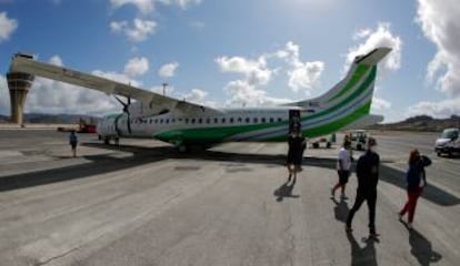 Un avión de Binter en el aeropuerto de Tenerife, en septiembre de 2021.