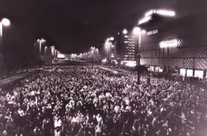 La histórica marcha de Leipzig del 9 octubre de 1989, un mes antes de la caída del Muro, donde 70.000 personas gritaron: “Nosotros somos el pueblo”