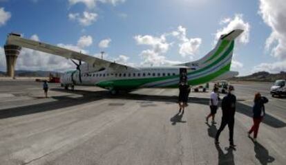 Un avión de Binter en el aeropuerto de Tenerife.