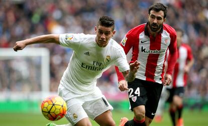 James el Real Madrid y Balenziaga del Athletic en un momento del partido.