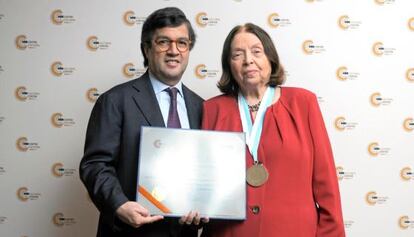 El director del BID, Luis Alberto Moreno, con la escritora brasileña, Nélida Piñón