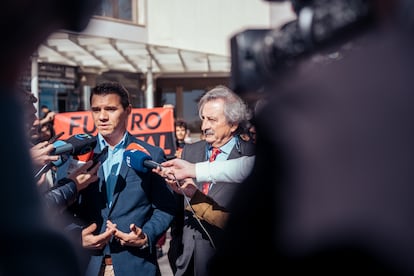 El secretario general de Jupol, Aarón Rivero, hace declaraciones a los medios el pasado 13 de abril ante los juzgados de Plaza de Castilla.