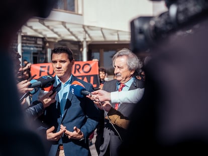 El secretario general de Jupol, Aarón Rivero, hace declaraciones a los medios el pasado 13 de abril antelos juzgados de Plaza de Castilla.