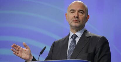 El comisario europeo de Asuntos Económicos y Financieros, Pierre Moscovici. EFE/OLIVIER HOSLET