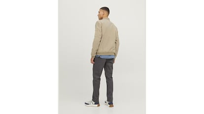 Esta es una de las chaquetas bomber para hombre más vendidas en Amazon