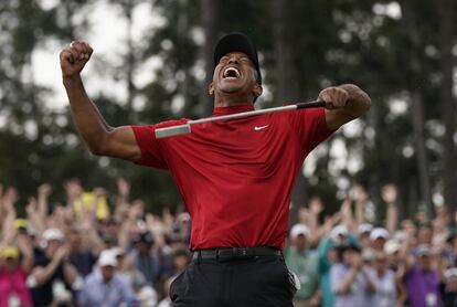 Tiger Woods, exultante tras ganar el Masters de Augusta el 14 de abril. El golfista superó su calvario y volvió a la cima tras ganar este trofeo, con la familia a su lado y gracias a la motivación de que sus hijos le vieran triunfar.