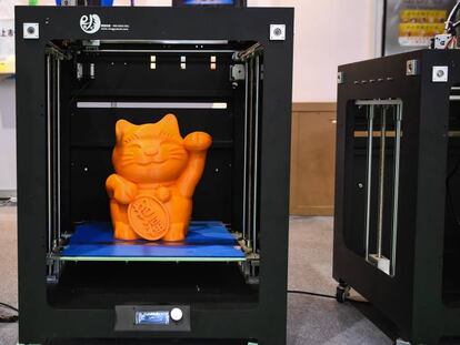 Un gato fabricado con una impresora 3D se expone en una feria de tecnología en Guangzhou (China).