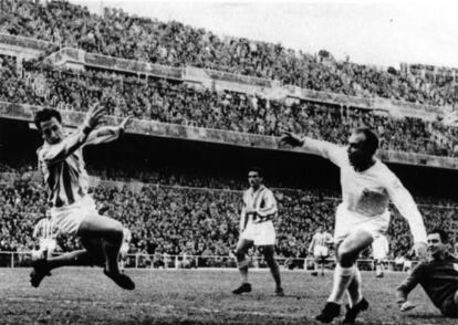 Di Stéfano, en un partido del Real Madrid en los años sesenta.