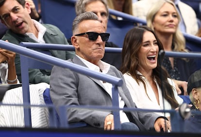 Bruce Springsteen y su hija Jessica Rae Springsteen en las gradas de la Arthur Ashe, este domingo.