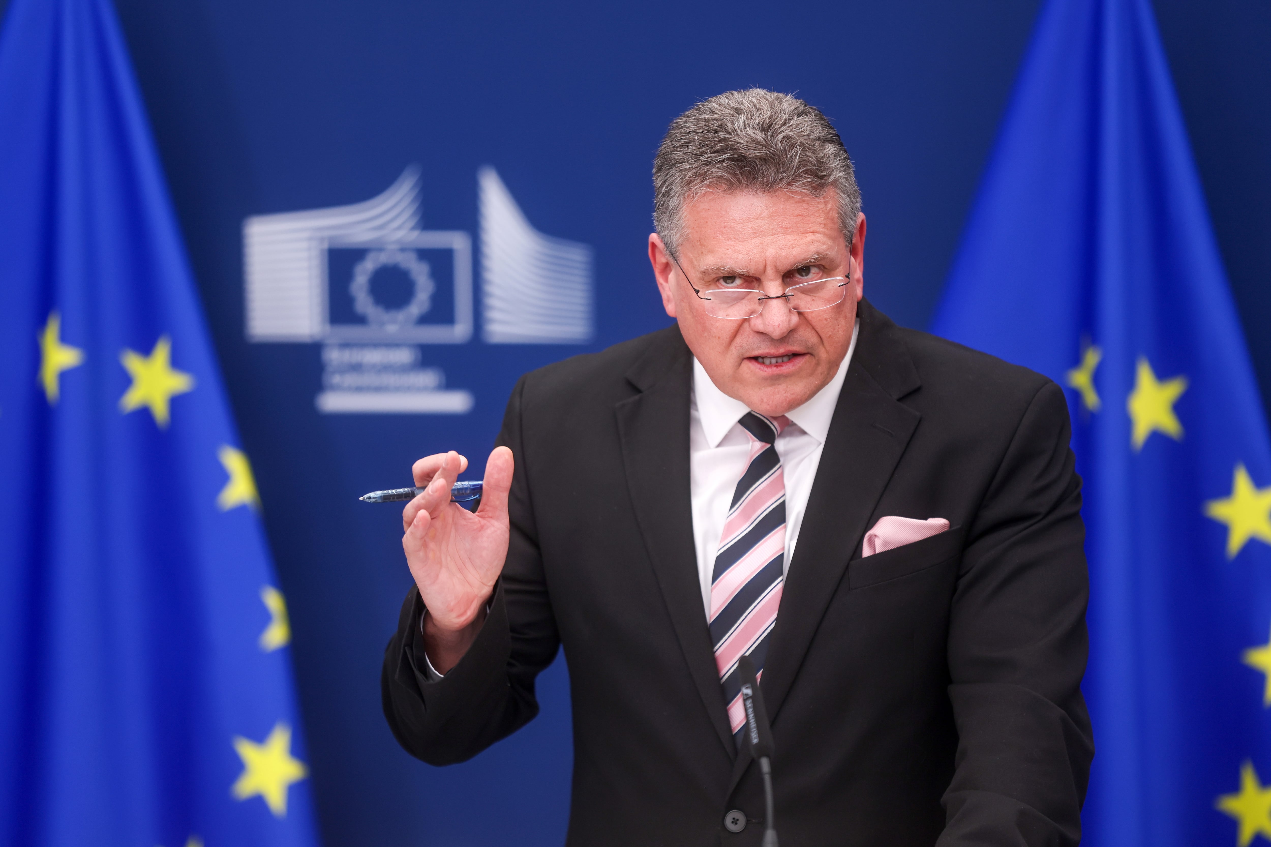 La UE advierte de que “defenderá sus intereses” en el primer contacto con EE UU tras la imposición de los aranceles masivos