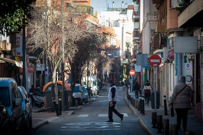 Avenida de Monte Igueldo en Vallecas, epicentro de los pisos y locales en los que se produjeron muchos de los abusos a menores por la red de explotación desarticulada a finales de noviembre en Madrid.