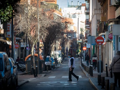 Avenida de Monte Igueldo en Vallecas, epicentro de los pisos y locales en los que se produjeron muchos de los abusos a menores por la red de explotación desarticulada a finales de noviembre en Madrid.