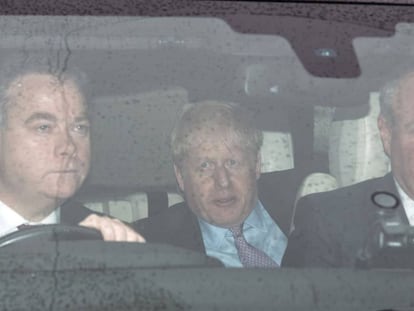 Boris Johnson, este martes en Londres, a bordo de un vehículo oficial de su campaña