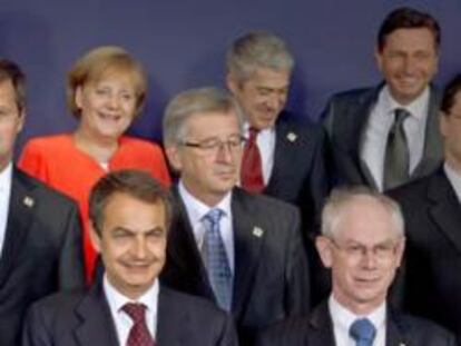 Foto de familia de los veintisiete jefes de Estado o Gobierno de la Unión Europea reunidos hoy