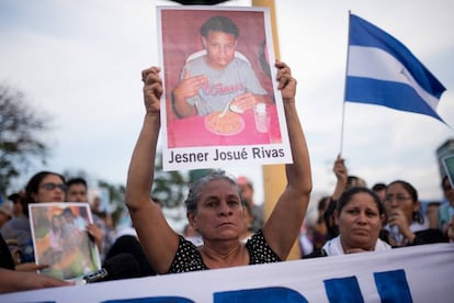 Una madre reclama justicia para su hijo en Nicaragua.