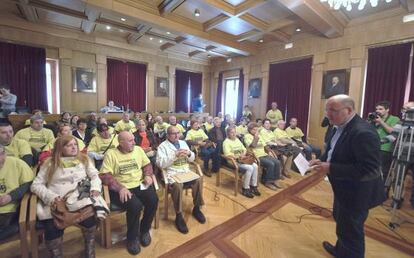 El presidente de la Diputación junto a los afectados