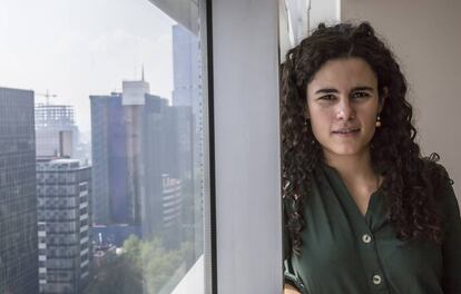 Luisa María Alcalde, tras la entrevista.