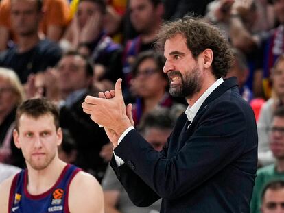 El entrenador del Barcelona, Roger Grimau, durante el partido.